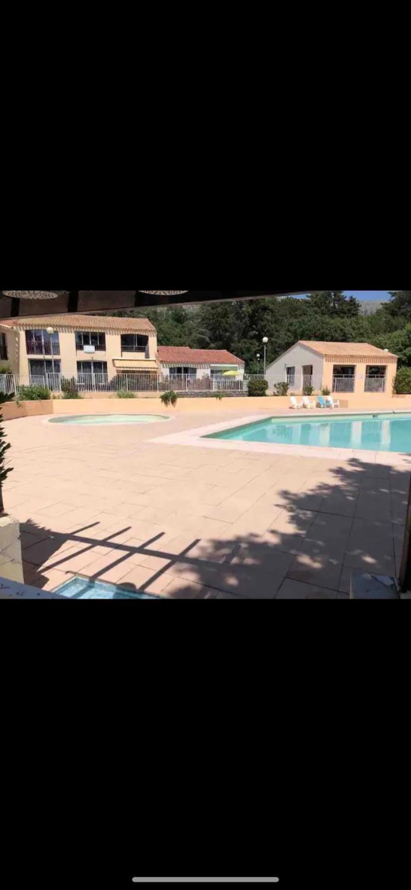 Maisonnette Dans Belle Residence Saint-Vallier-de-Thiey Exterior photo